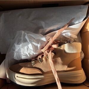 Sorel Ona 503 Hiker - Tan and White